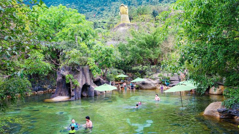 Công viên Suối khoáng nóng Núi Thần Tài