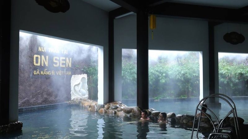 Công viên Suối khoáng nóng Núi Thần Tài