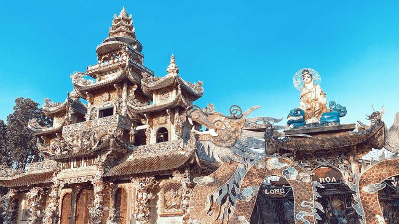 Những Ngôi Chùa Thiêng Liêng