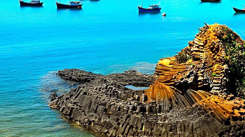 Tour du lịch Phú Yên trọn gói giá rẻ bao gồm vé máy bay