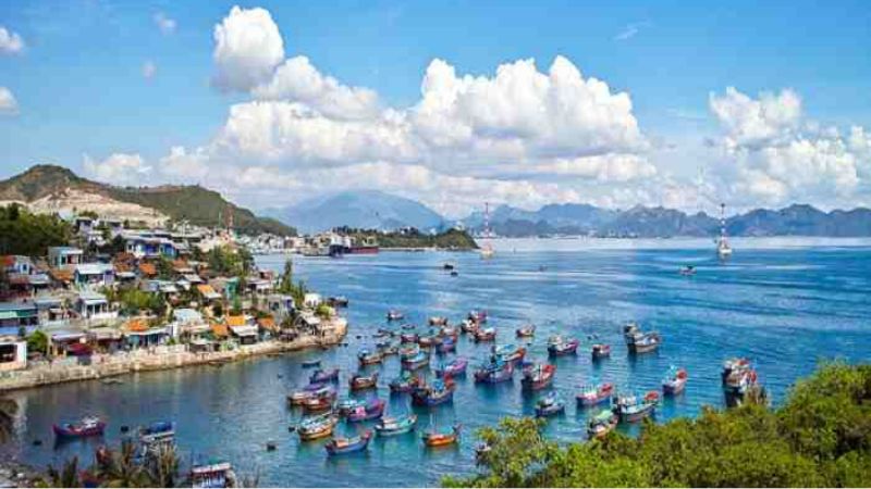 Khám phá vẻ đẹp quyến rũ của vùng biển Khánh Hòa