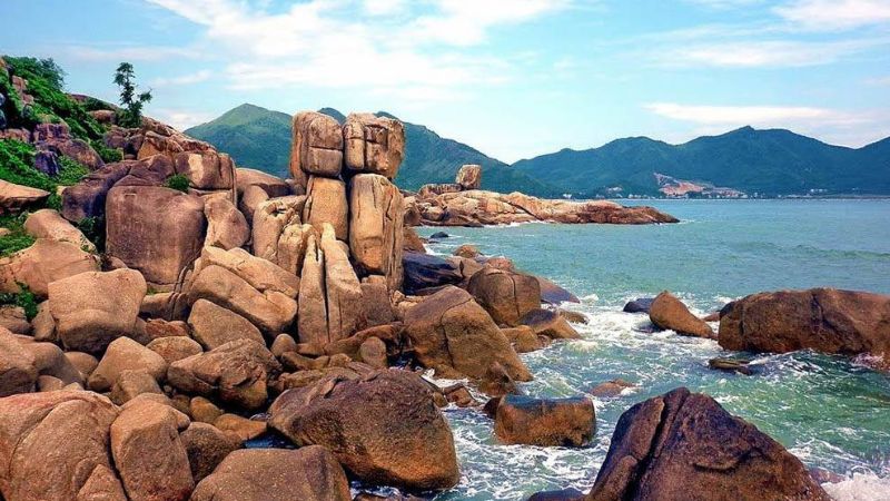 Hòn Chồng Nha Trang: Kỳ quan thiên nhiên không thể bỏ lỡ
